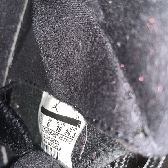 Youth Jordans - Picture 10 of 10